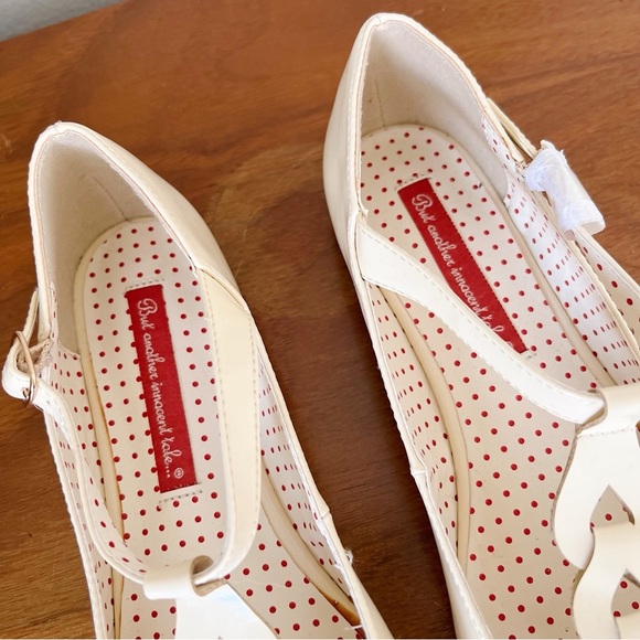 BAIT Footwear • t-strap ballet flats round toe cream ivory patent vegan retro - Picture 3 of 11